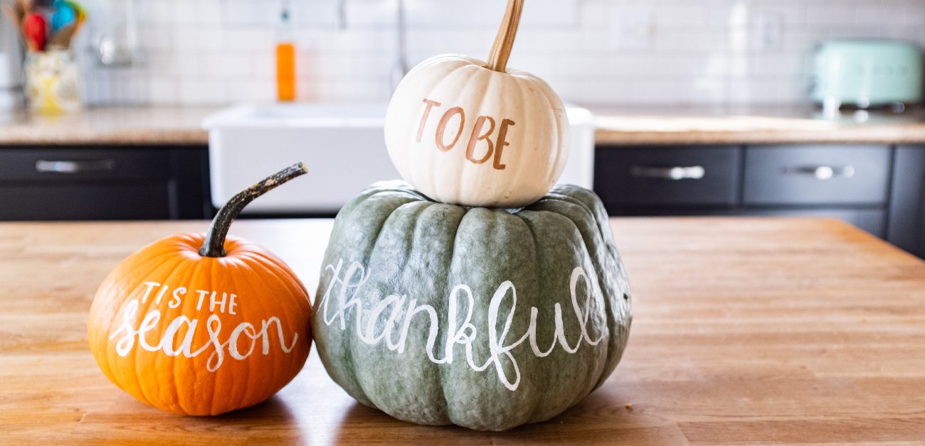 Pumpkins with "tis the season to be thankful" written on them