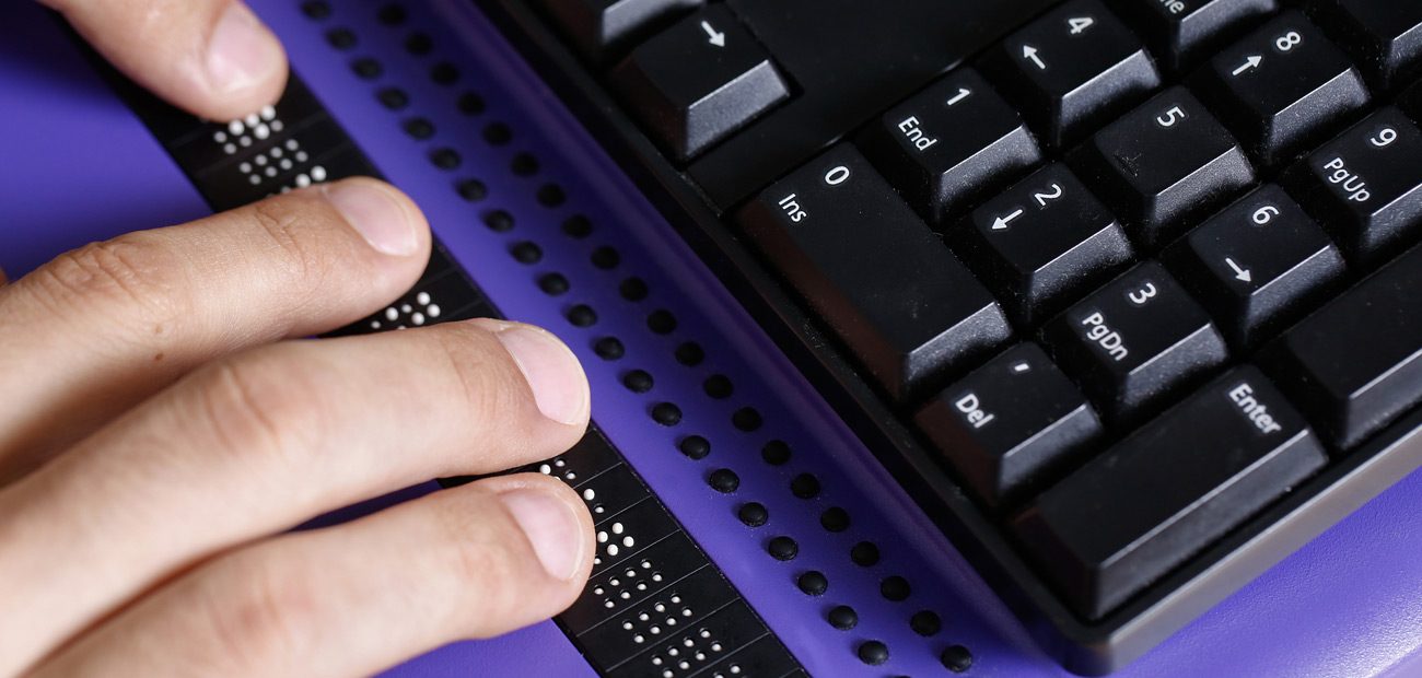 keyboard with braille pad for blind user
